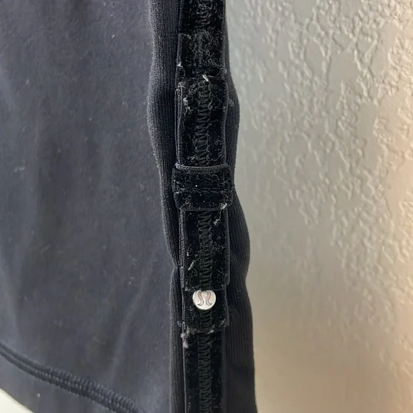 Lululemon wunder under crop velvet bow leggings size 12 - Picture 4 of 7